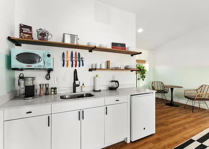 The Aloha Apartment *